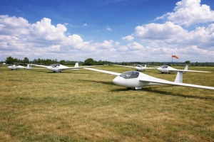 Leszczyński Ośrodek Lotniczy -  strefa parkowania szybowców